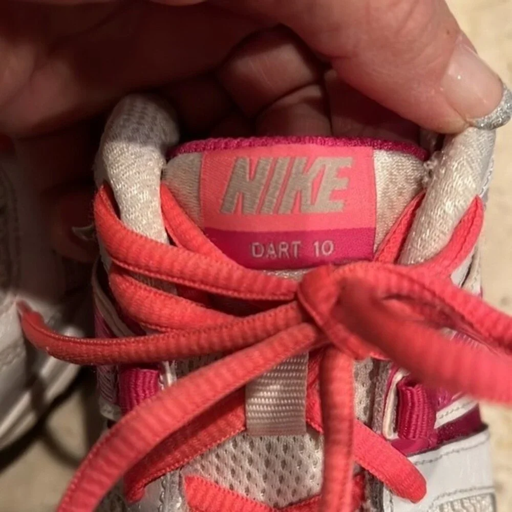 Nike style dart